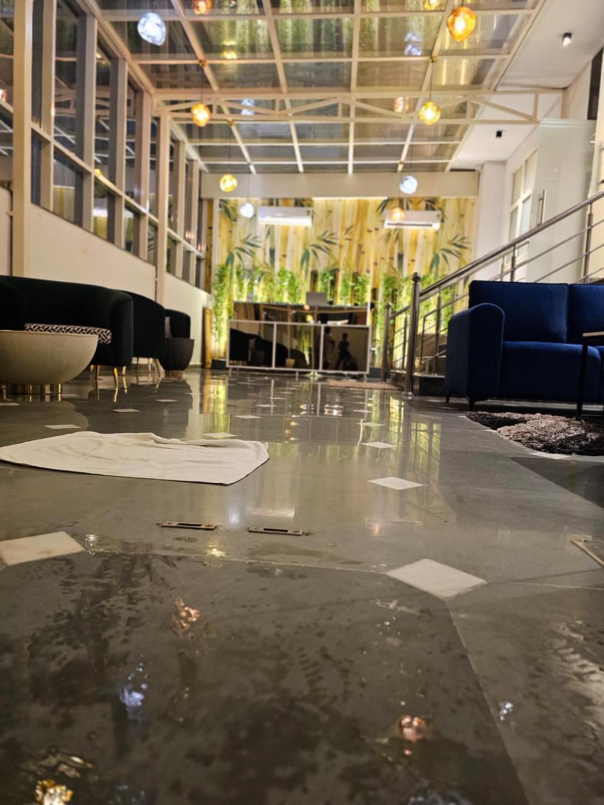 Hotel The Glass House نويدا الكبرى المظهر الخارجي الصورة