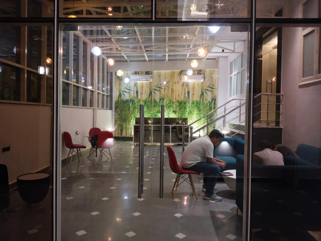 Hotel The Glass House نويدا الكبرى المظهر الخارجي الصورة