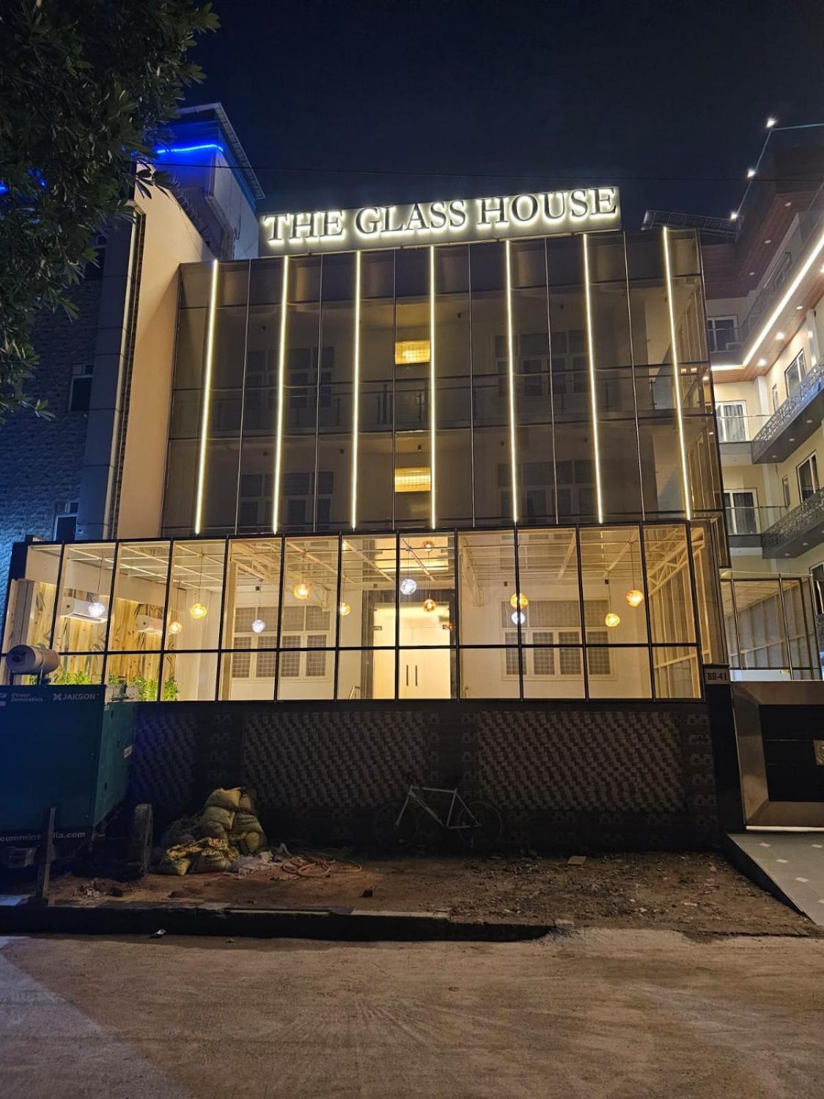 Hotel The Glass House نويدا الكبرى المظهر الخارجي الصورة